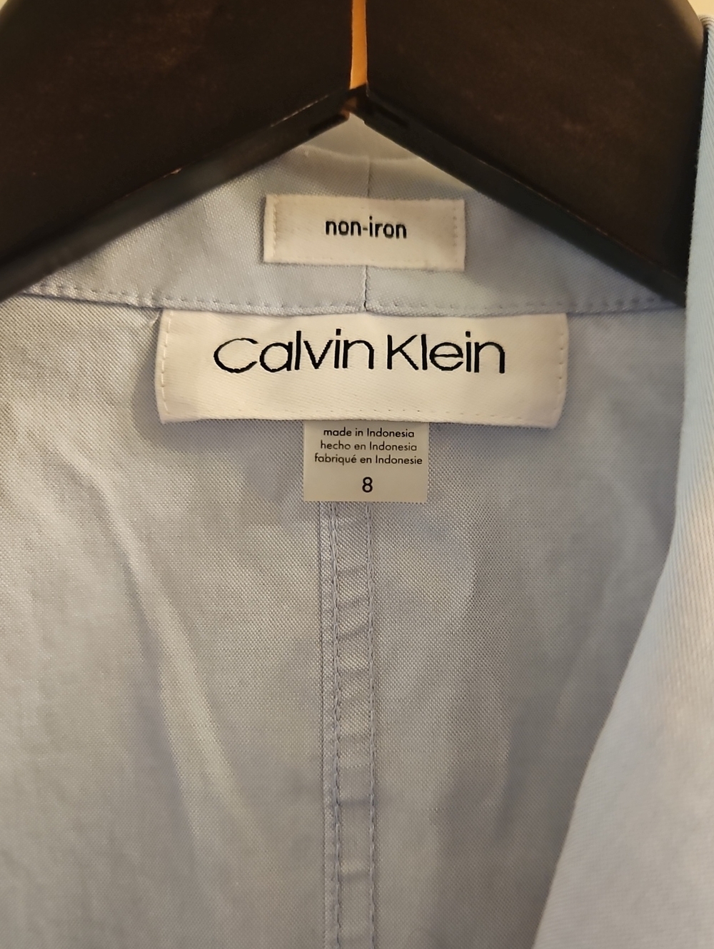 Calvin Klein No-Iron Light Blue Sleeveless Fitted Blouse, 8, Minimalist - Picture 3 of 9